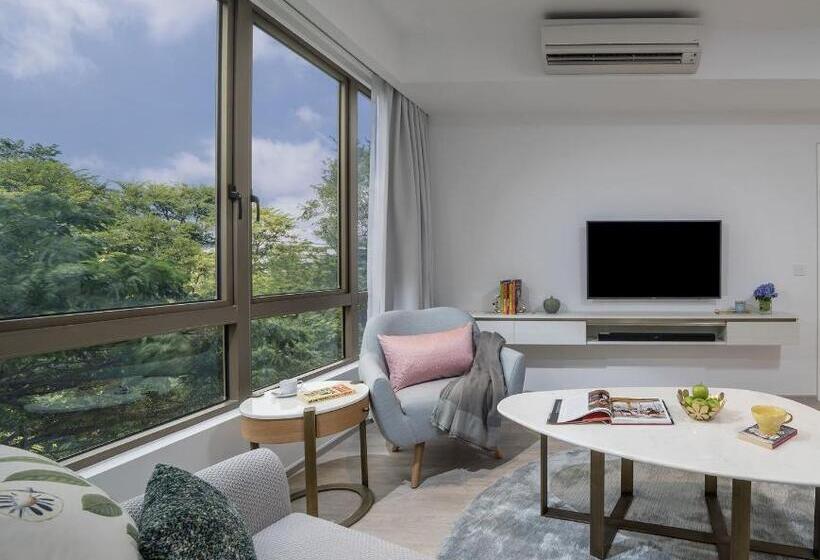 2 Bedroom Apartment, Lanson Place Winsland, Singapore