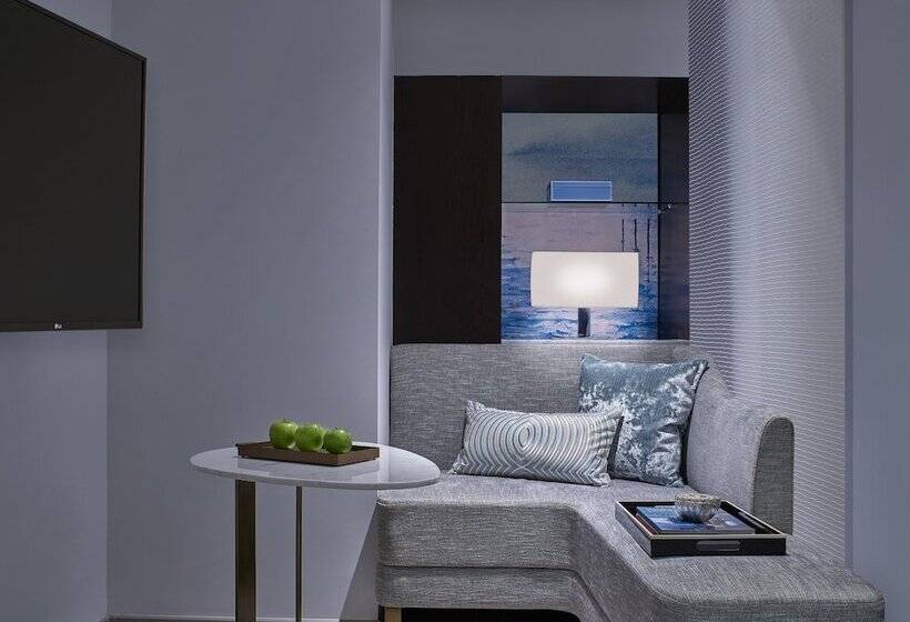 Executive Studio, Lanson Place Winsland, Singapore