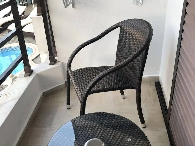 スタンダードルーム, Pavlidis