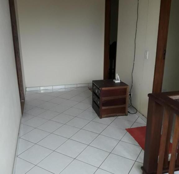 バスルーム共有のトリプルスタンダード, Pouso Caiçara