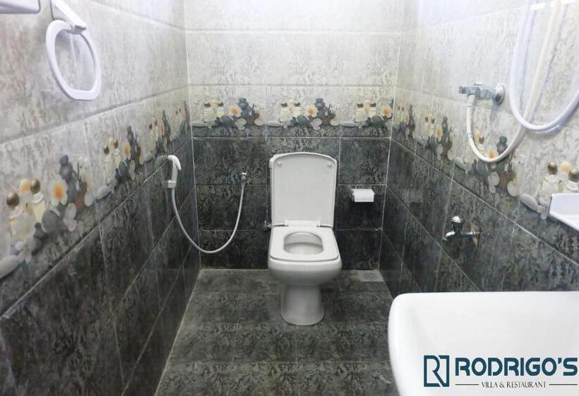 Семейный Номер, Rodrigo's Villa & Restaurant