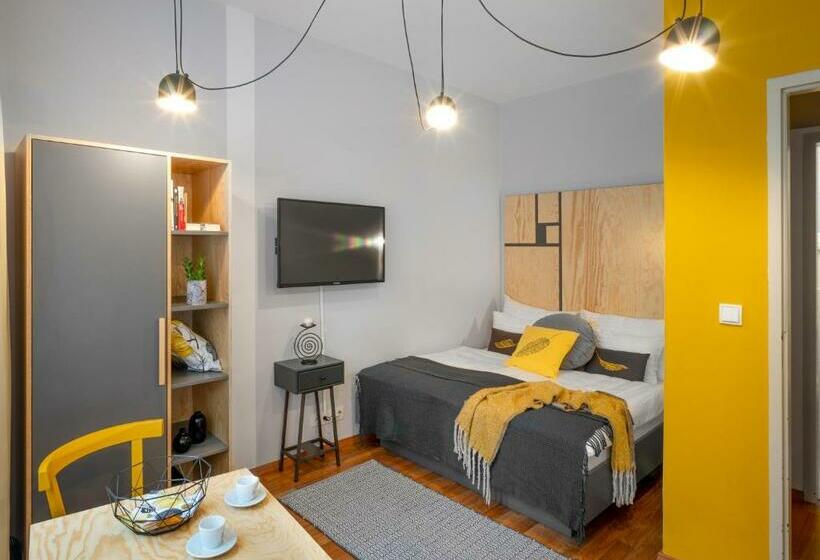 Escritório Estándar, City Leaf Apartments by Adrez Living