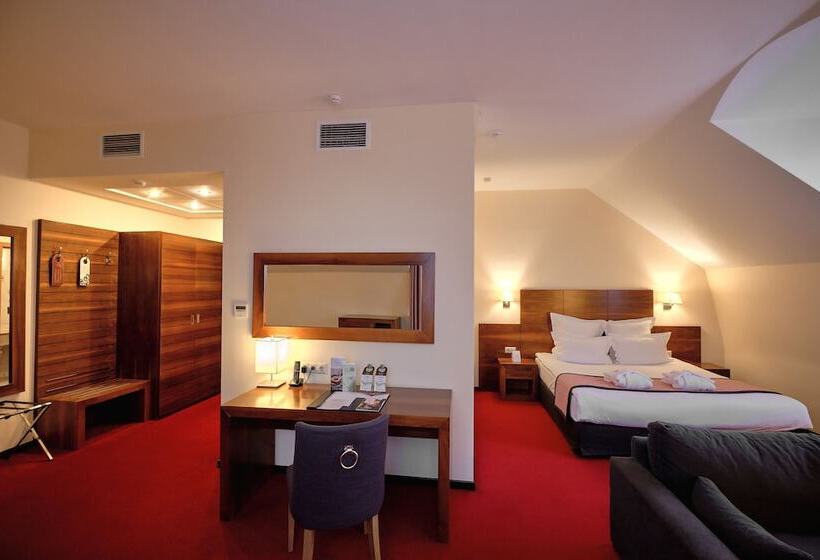 Полулюкс, Boutique Hotel Tatiana Provence