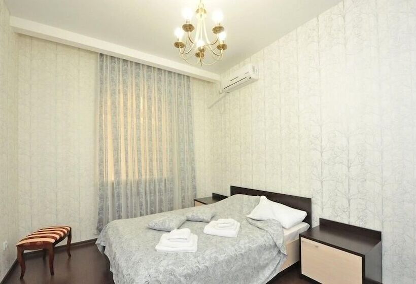 اتاق راحتی, Frant