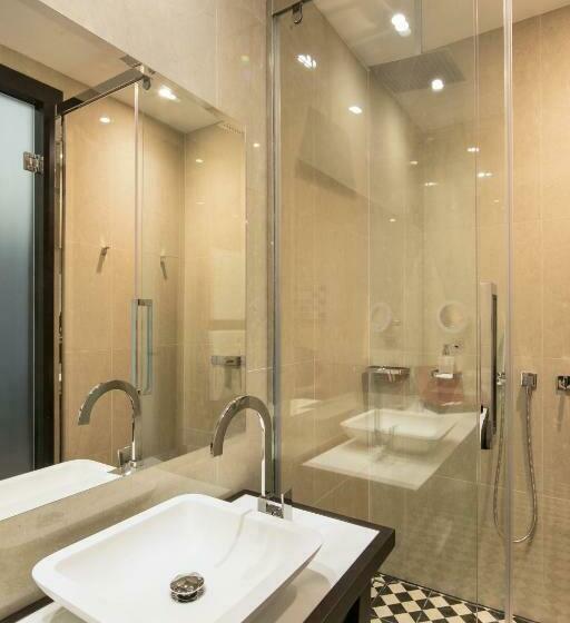 اتاق استاندارد یک نفره, Quentin Prague