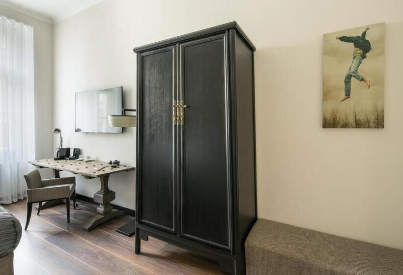 اتاق سوپریور, Quentin Prague