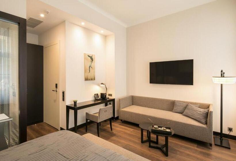 اتاق سوپریور, Quentin Prague