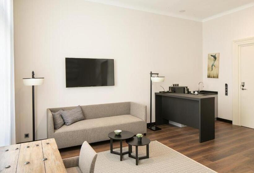 سوییت جونیور, Quentin Prague