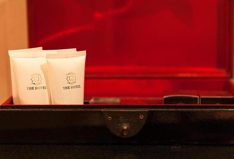 اتاق خانوادگی, Quentin Prague