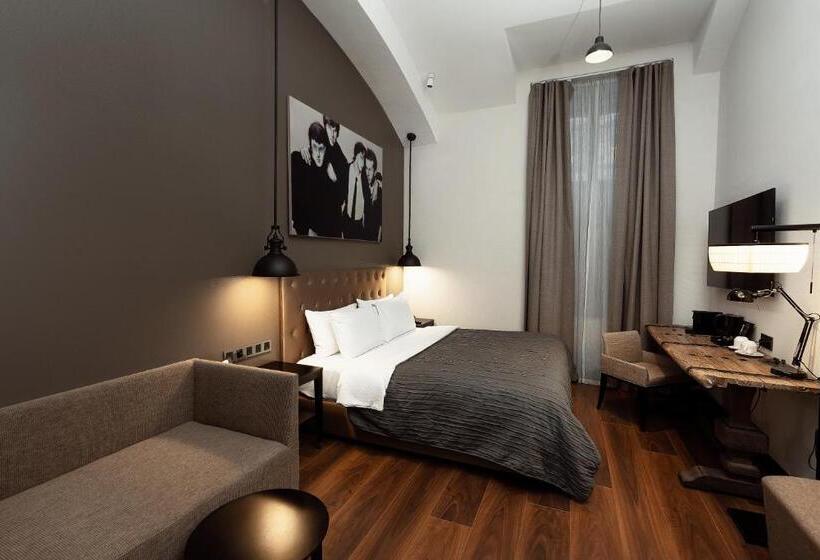 اتاق استاندارد, Quentin Prague