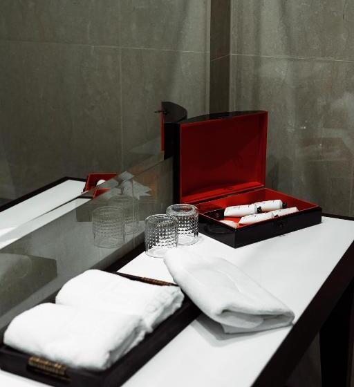 اتاق استاندارد, Quentin Prague