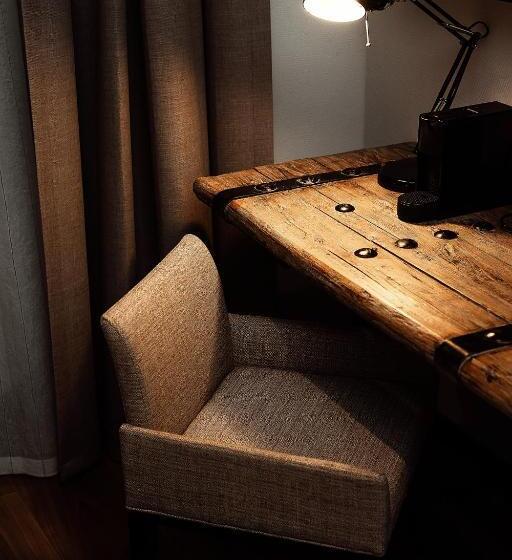 اتاق استاندارد, Quentin Prague