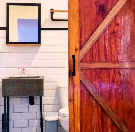 اتاق استاندارد, Pig Dive Hostel Moalboal