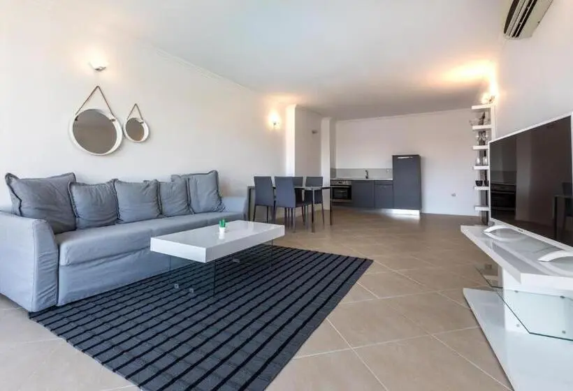 سوئیت دلوکس 2 خوابه, Oasis Beach Club