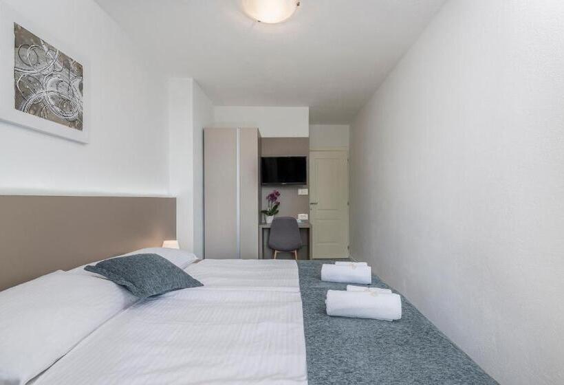 Номер Стандарт с Балконом, Villa Ladavac B&b