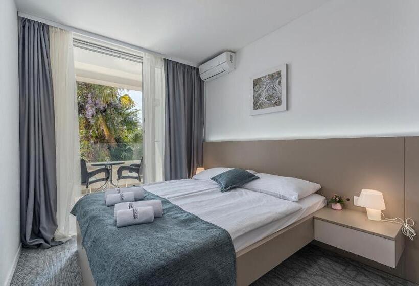 Номер Стандарт с Балконом, Villa Ladavac B&b