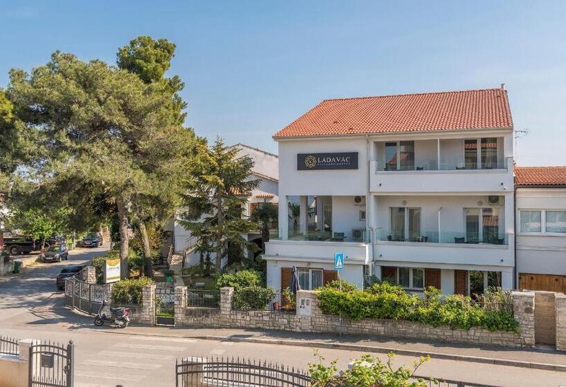 Апартаменты 1 Спальня с Террасой, Villa Ladavac B&b