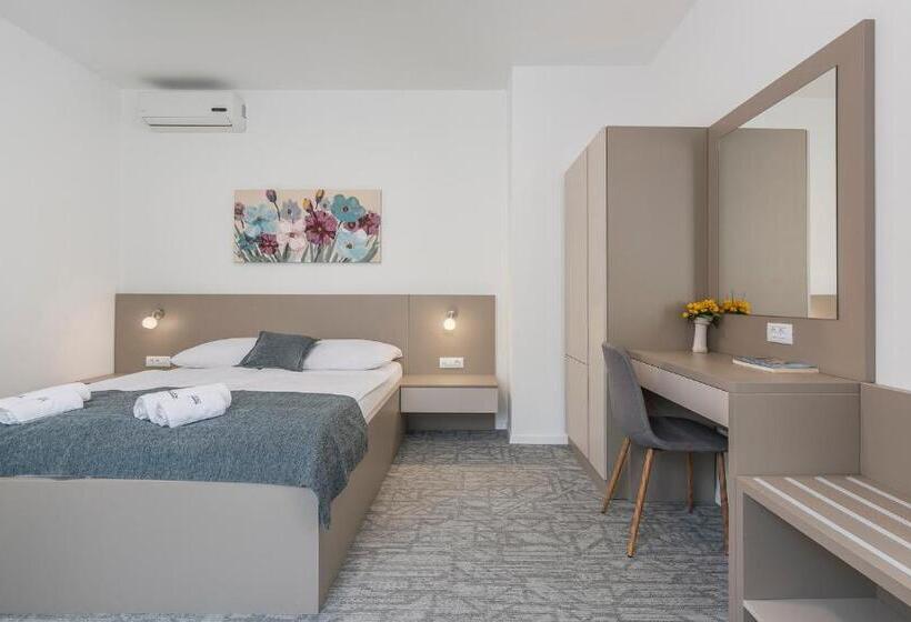 غرفة قياسية مزوَّدة بتراس, Villa Ladavac B&b