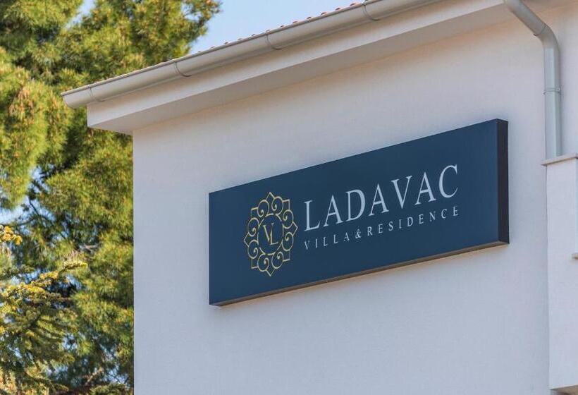 غرفة قياسية مزوَّدة بتراس, Villa Ladavac B&b