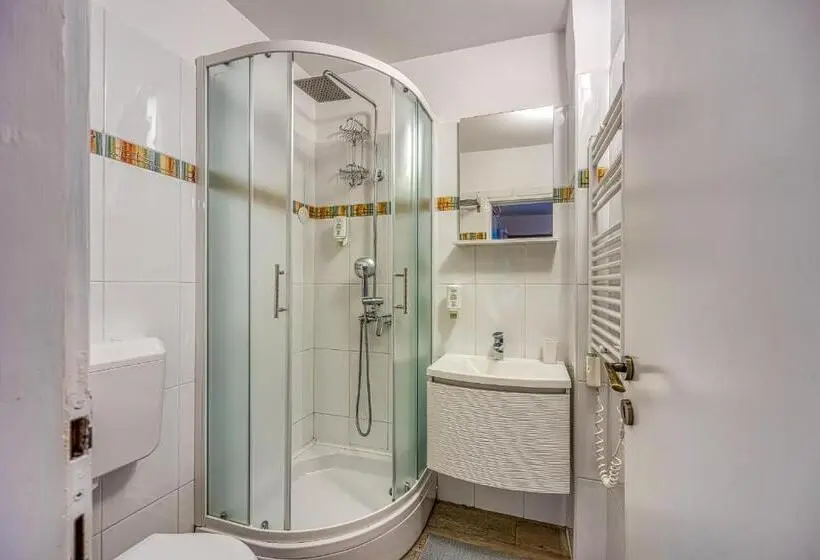استودیوی لوکس, Villa Ladavac B&b