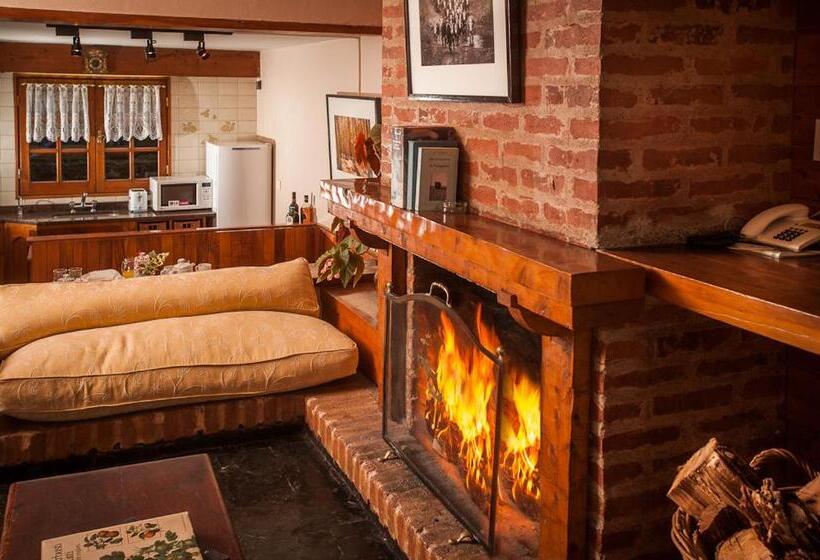 بانگلوی استاندارد, Apart Hotel La Bora