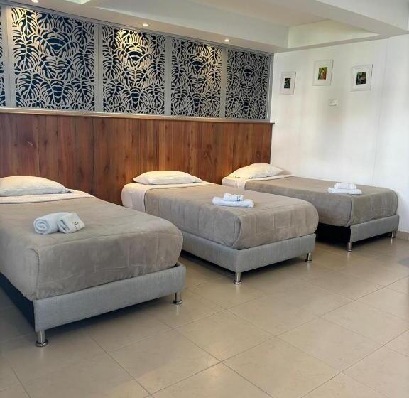 غرفة عائلية, El Jardin