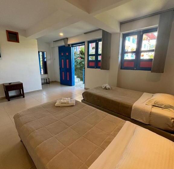 غرفة عائلية, El Jardin