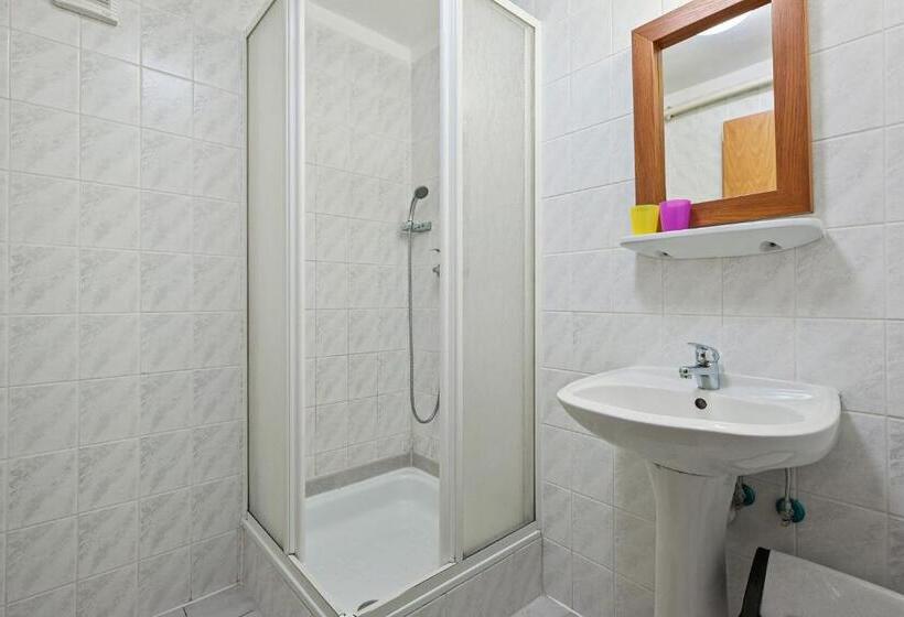 Gazdaság Négyágyas szoba közös fürdőszobával, David Wellness