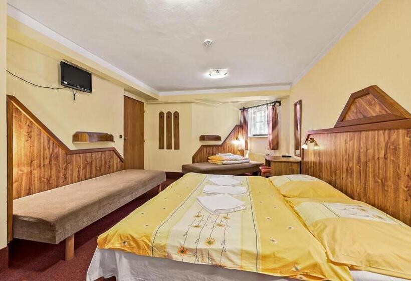 Gazdaság Négyágyas szoba közös fürdőszobával, David Wellness