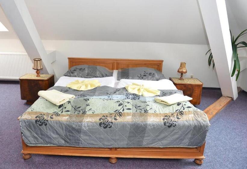 חדר סטנדרט לארבעה, Pension Josef