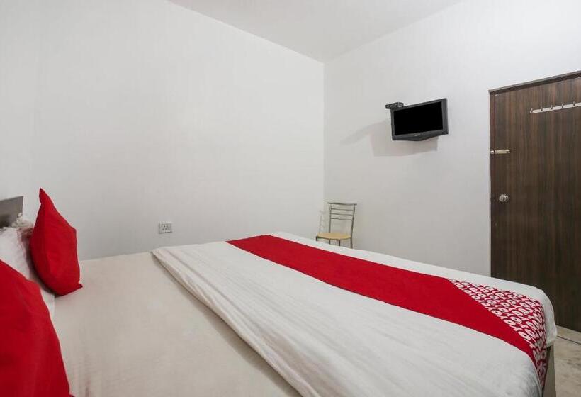 اتاق کلاسیک سه تخته, Shri Sai Residency