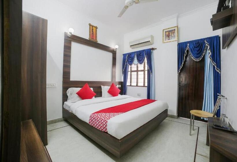 Трехместный Номер Классика, Shri Sai Residency