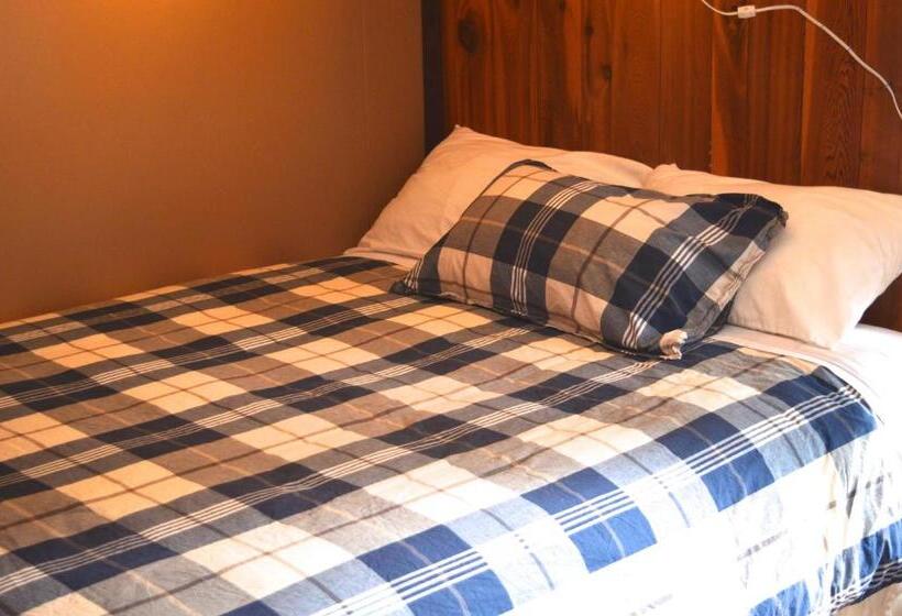 标准间, Red Shutter Inn