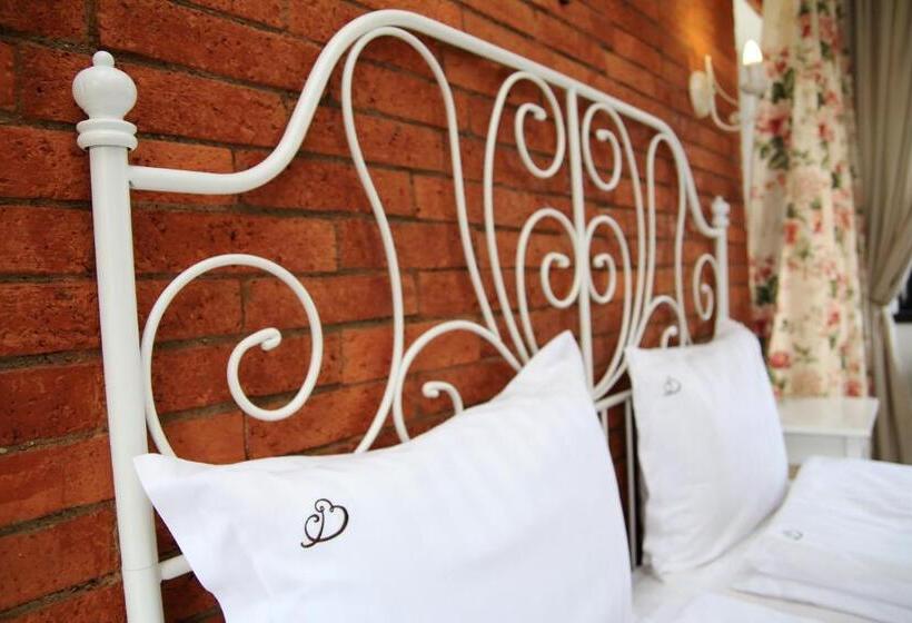 اتاق استاندارد, Conacul Bratescu