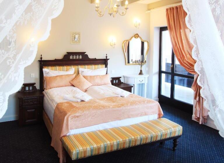 اتاق لوکس, Conacul Bratescu