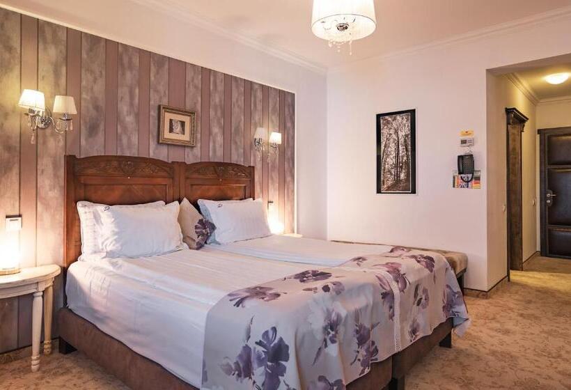 اتاق لوکس, Conacul Bratescu