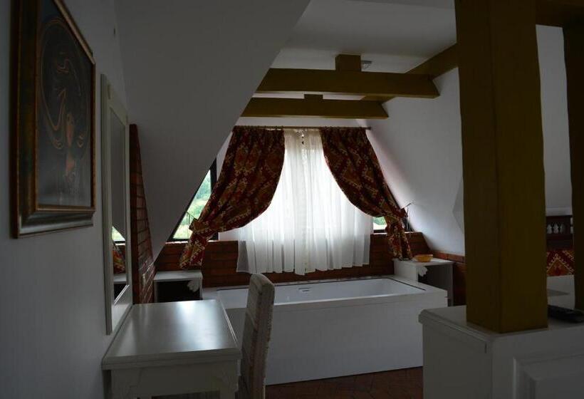 سوئیت 2 خوابه, Conacul Bratescu