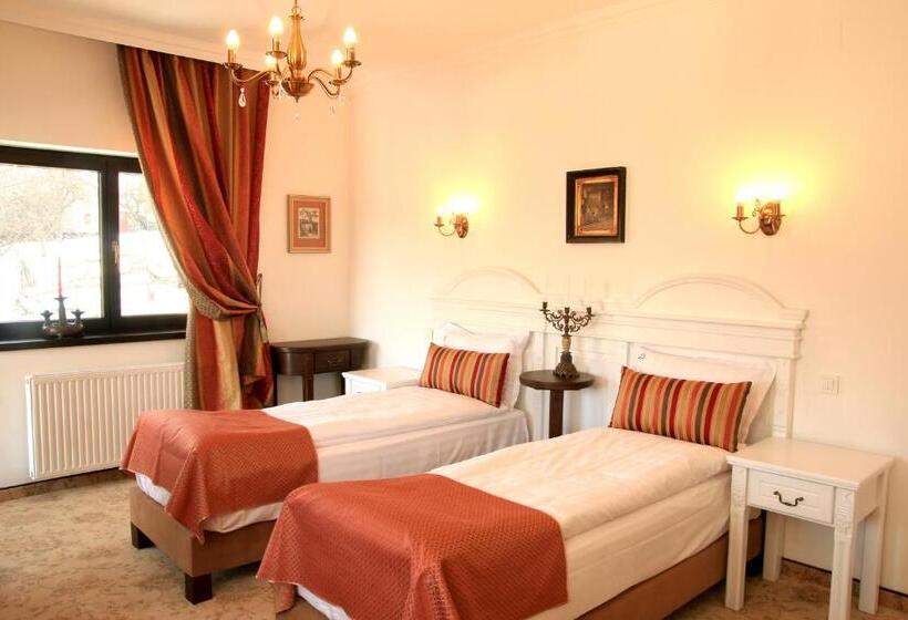 سوییت جونیور, Conacul Bratescu