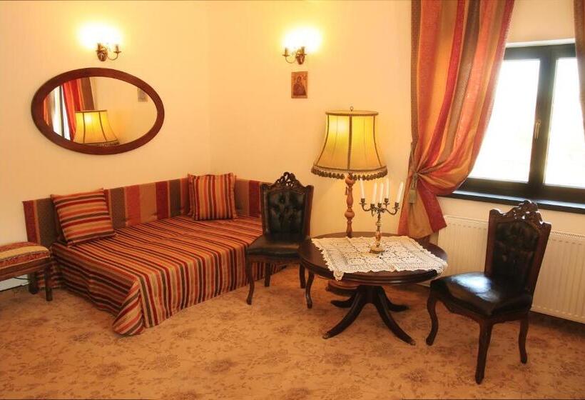 سوییت جونیور, Conacul Bratescu