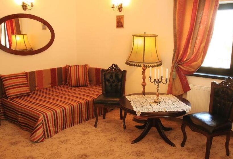 سوییت جونیور, Conacul Bratescu