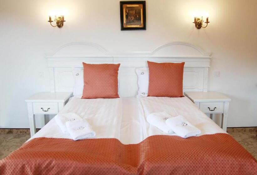 سوییت جونیور, Conacul Bratescu