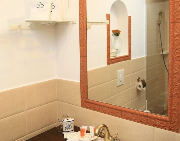 اتاق لوکس, Conacul Bratescu