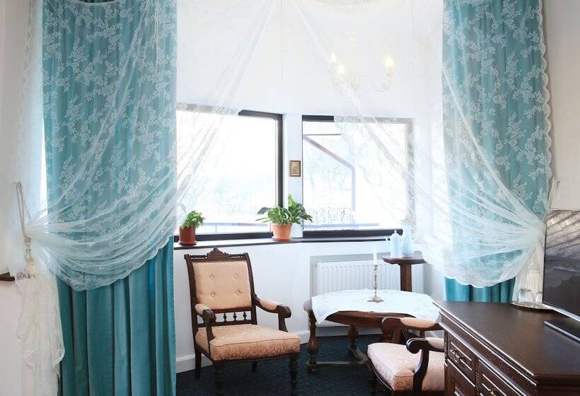 اتاق لوکس, Conacul Bratescu