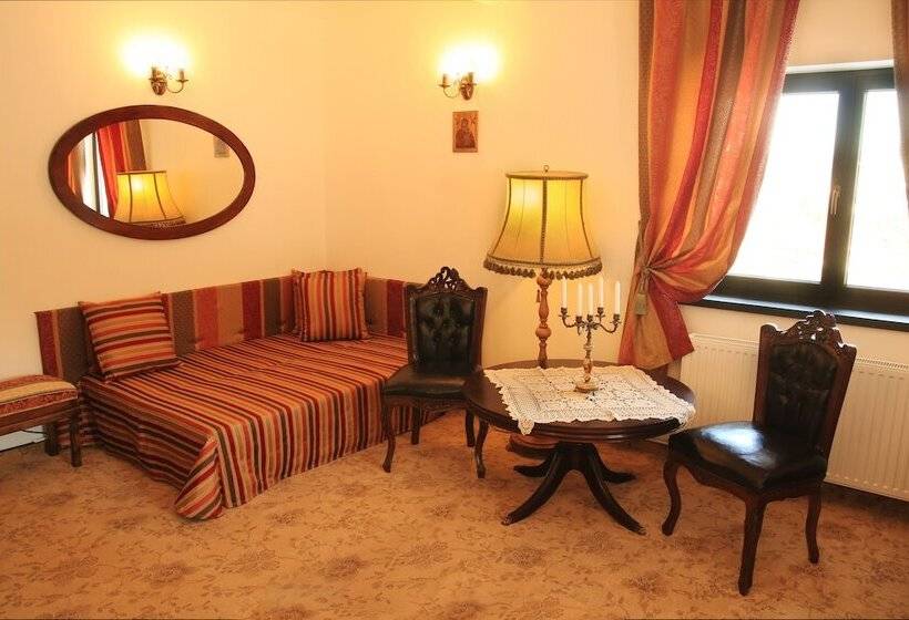 سوییت جونیور, Conacul Bratescu