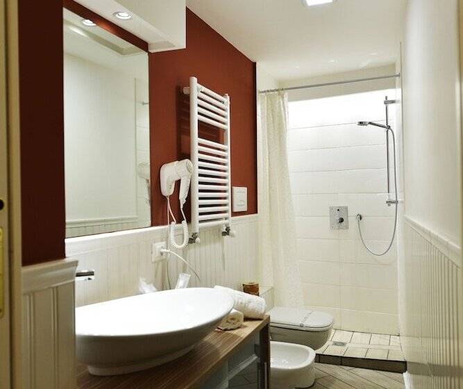 经典四人房间, 174 Via Roma