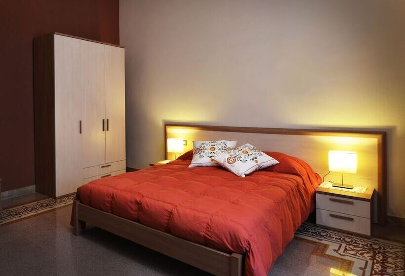 经典四人房间, 174 Via Roma