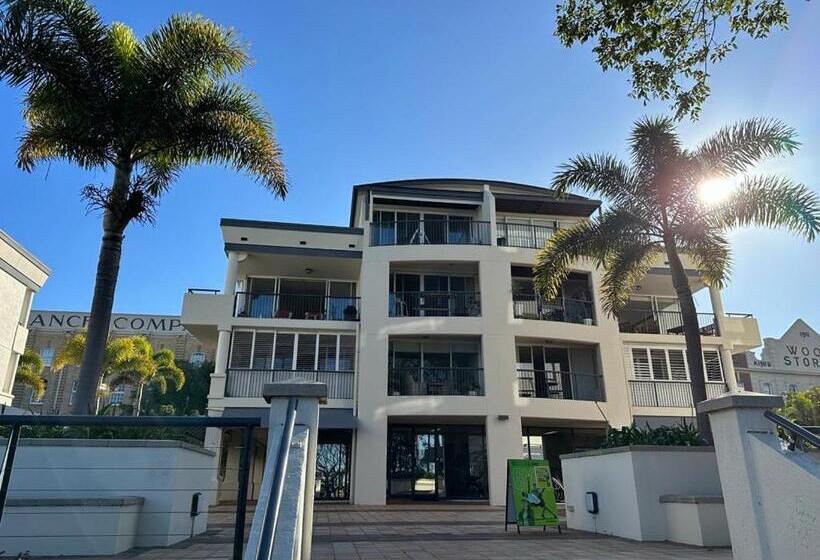 דירת חדר, Goldsborough Place Apartments