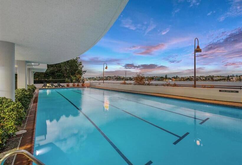 דירת חדר, Goldsborough Place Apartments