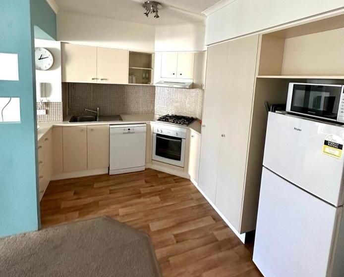 דירת חדר, Goldsborough Place Apartments