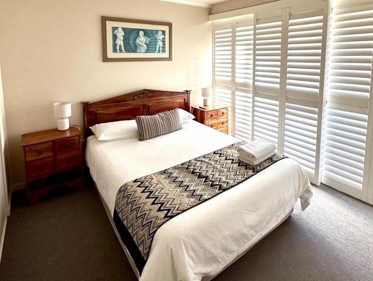 דירת שני חדרים, Goldsborough Place Apartments